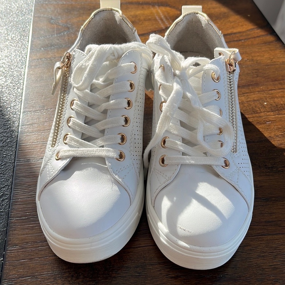 Steve Madden sneakers
